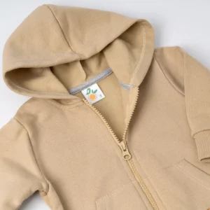 104252Campera de frisa con capucha y bolsillo